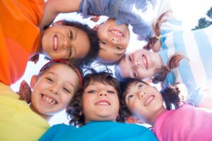 ¿Cómo saber si mi hijo tiene miopía? Señales y soluciones Copiar